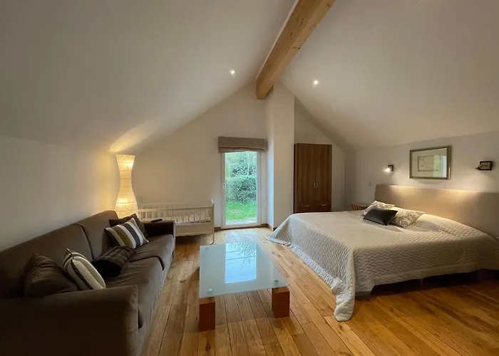 Hébergement de vacances L'hoursinne Érezée